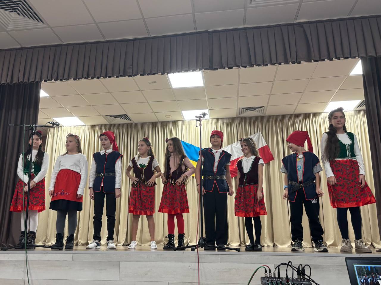 photo_5258304847222606635_y
