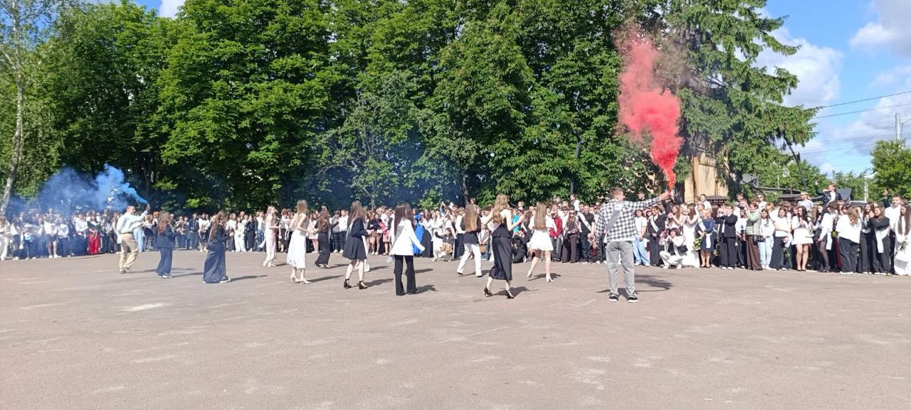 photo_5244964661621365530_y